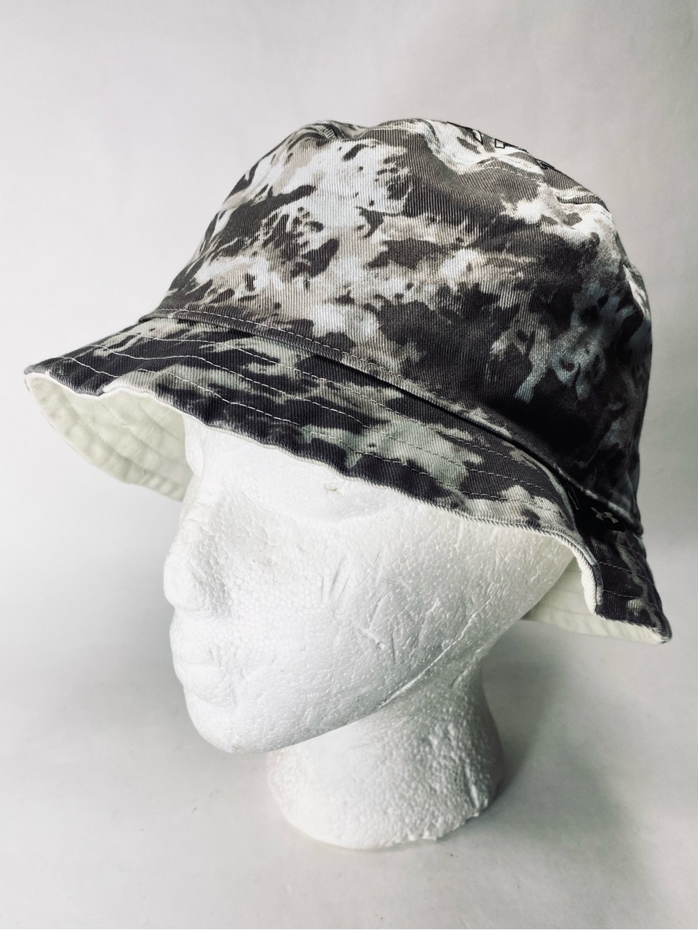 Under Armour Reversible Tan Beige Camo Pattern Bucket Hat Unisex